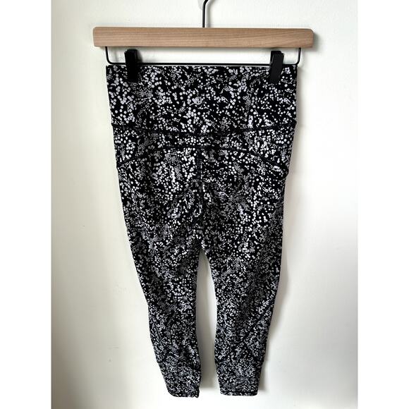 Lululemon In Movement 7/8 Tight Everlux 25" Size 6 - Picture 3 of 6